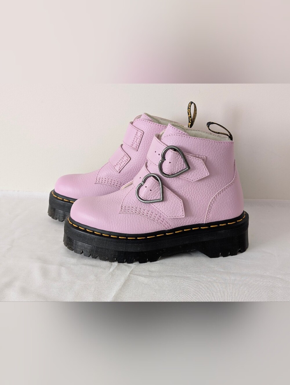 Dr Martens Devon Heart Boots Womens Size 7 Light Pink Leather Platform Buckle